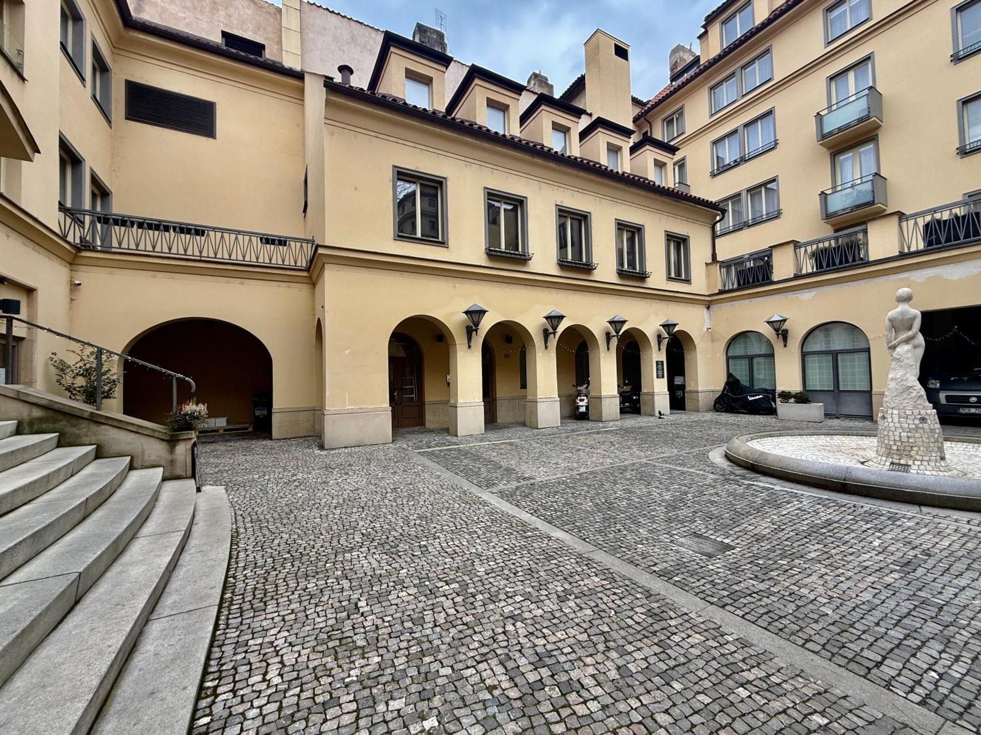 Unique Charles Bridge 2Bdr Apartment. Πράγα Εξωτερικό φωτογραφία