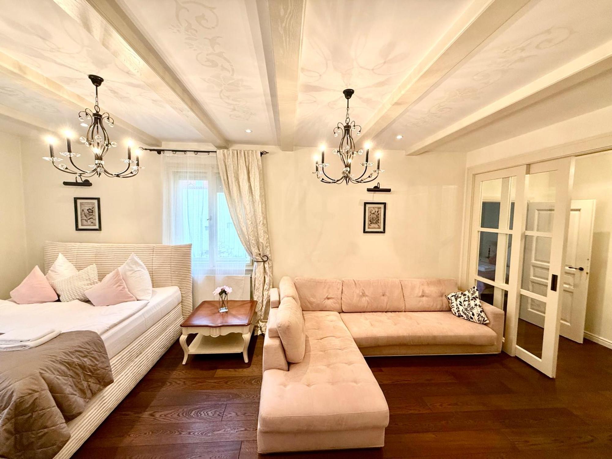 Unique Charles Bridge 2Bdr Apartment. Πράγα Εξωτερικό φωτογραφία