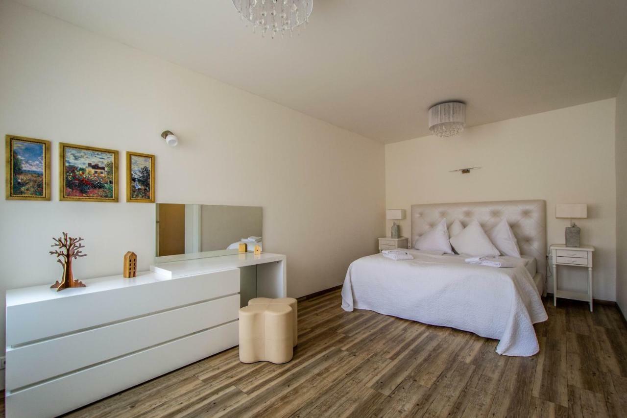 Unique Charles Bridge 2Bdr Apartment. Πράγα Εξωτερικό φωτογραφία