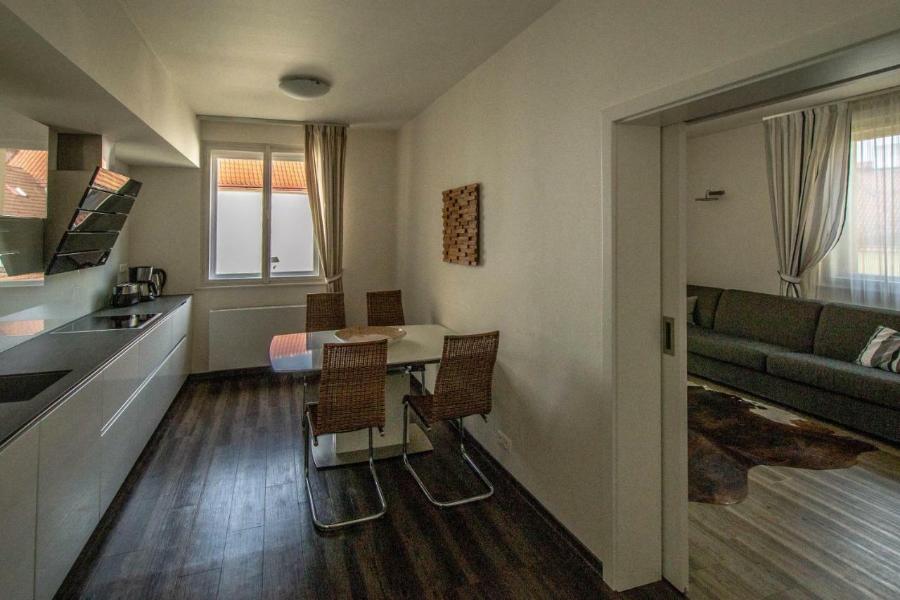 Unique Charles Bridge 2Bdr Apartment. Πράγα Εξωτερικό φωτογραφία